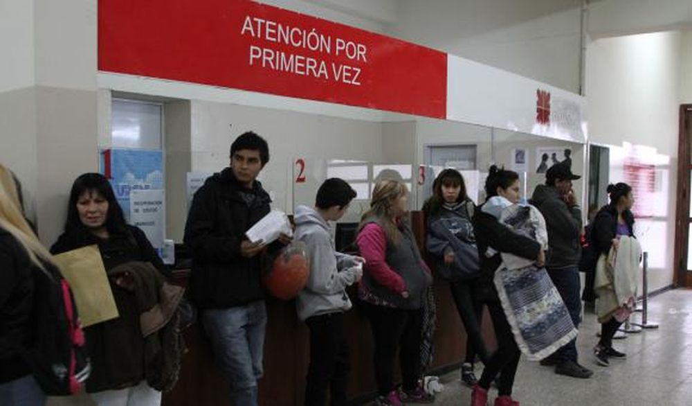 Un tercio de lo que cobran los hospitales, al personal
