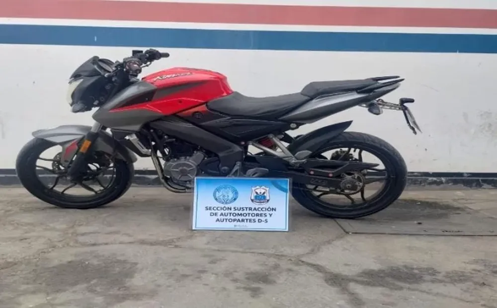 Hallaron una camioneta, un auto y dos motos que tenían pedido de secuestro por robo