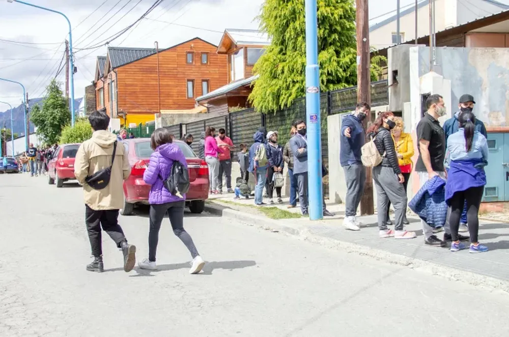 Más de 80.000 casos de la mano de la transmisión comunitaria de Ómicron
