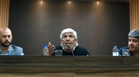 Hugo Moyano se despidió de los empleados de Independiente