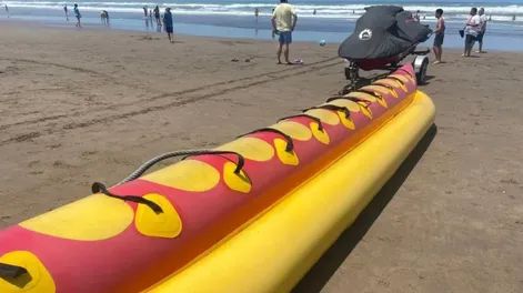 OPCIÓN MÁS CARA. Si quieres pasear en banana en las playas del centro, el viaje sale $30 mil.