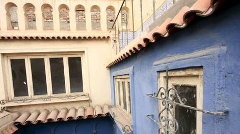 La resistencia de las paredes con detalles españoles