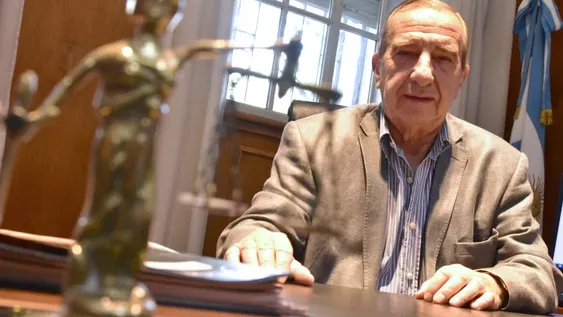 Juez federal dijo que evalúa jubilarse este año, pero todo indica que no tiene otro camino