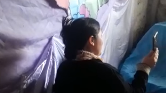 La docente sanjuanina que enseña con un mapa hecho a mano y desde su humilde hogar