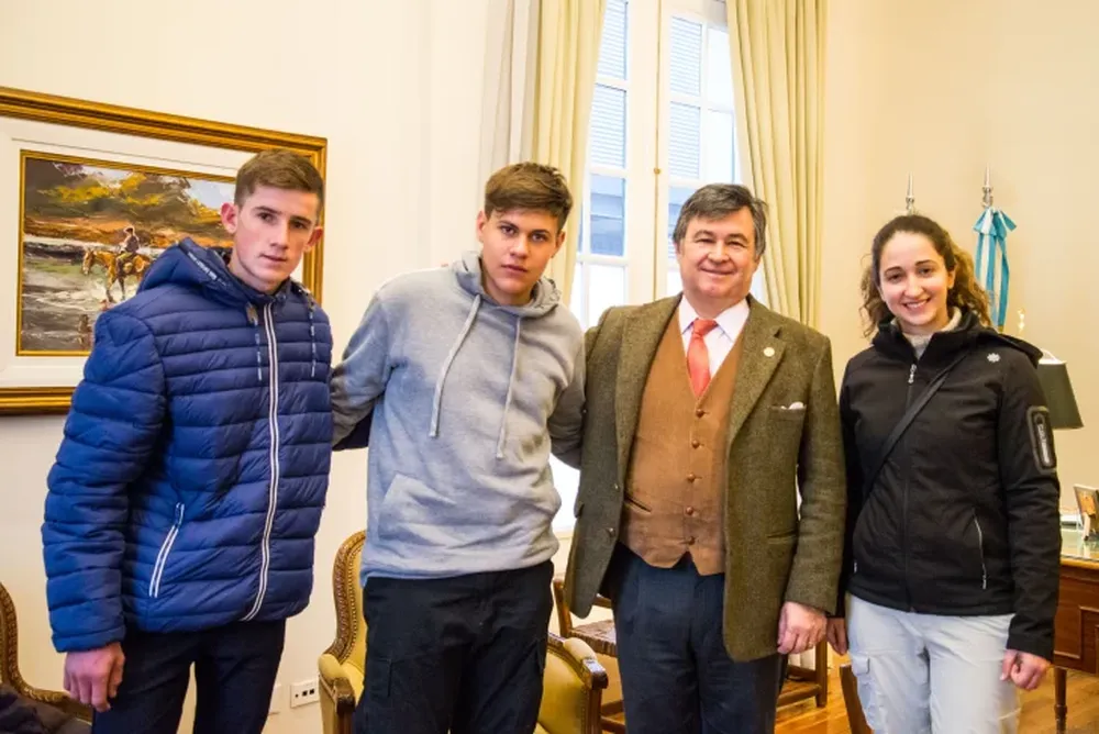 Los chicos de la Agrotécnica Los Pioneros fueron recibidos por el presidente de La Rural