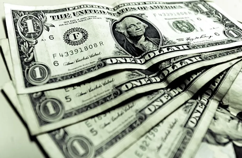 El dólar cerró a $ 17,65