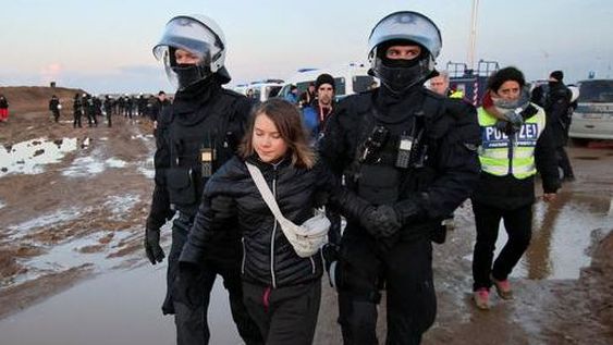 Detienen a la niña activista