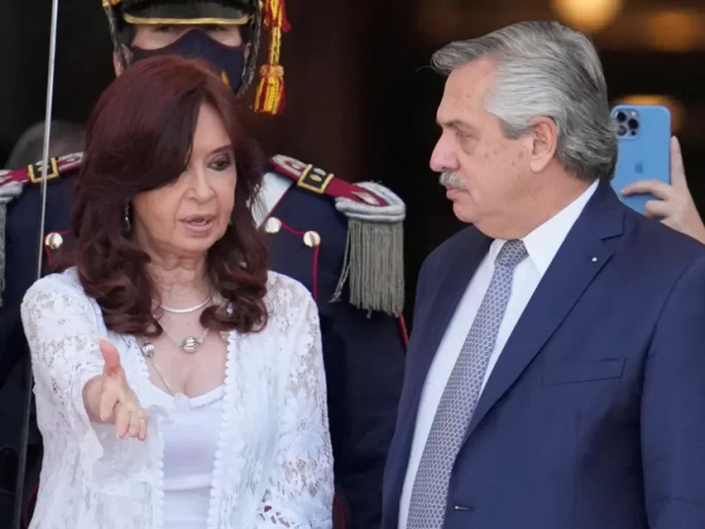 Fernández y Cristina Kirchner se reunieron en Olivos para acordar la suba del dólar tarjeta