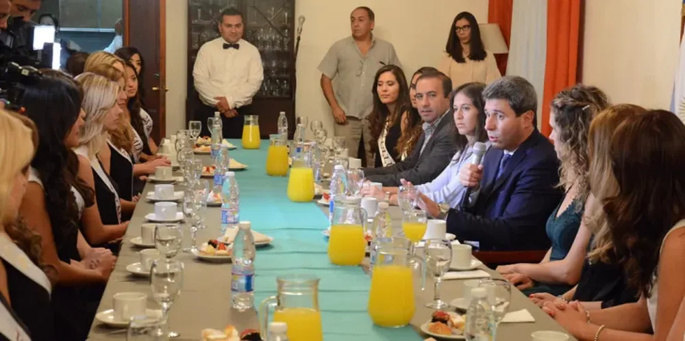 Uñac tuvo un desayuno real