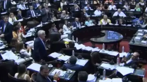 La Emergencia no se reglamentó y aún no rige el recargo del 30% a la compra de dólares