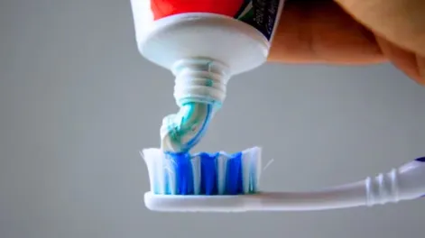 Colgate ofrece un recambio gratuito para la pasta dental prohibida por ANMAT