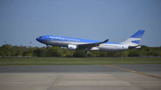 Parte el quinto de los 10 vuelos previstos a China en busca de vacunas de Sinopharm