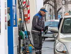Las estaciones de servicio actualizarán sus precios desde este sábado por el incremento parcial de los impuestos nacionales.