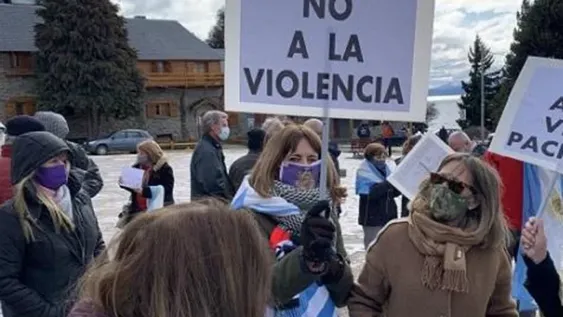 Banderazo: Bariloche rechaza usurpaciones
