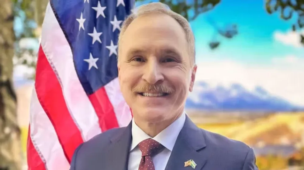 Llegó a la Argentina Peter Lamelas, nuevo embajador de Estados Unidos