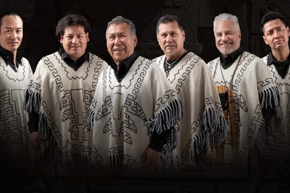 Debut y despedida. El grupo boliviano Los Kjarkas, junto a su emblema Gonzalo Hermosa (centro), que se retira de los escenarios con esta gira.&nbsp;