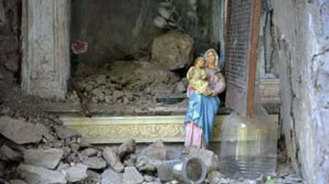 Una imagen de la Virgen, intacta tras el devastador sismo de Italia