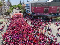 Una multitud participa de las actividades deportivas que organiza Salud para prevenir y luchar contra el cáncer. Una multitud participa de las actividades deportivas que organiza Salud para prevenir y luchar contra el cáncer.
