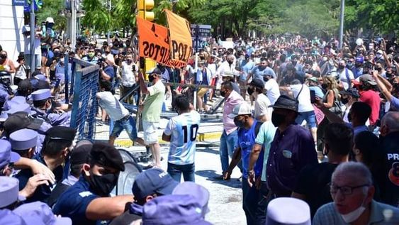 El Gobierno cuestionó la violencia en Formosa pero cargó contra la oposición y los medios