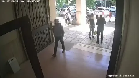 Muerte en Tribunales: el fallecido llevaba el arma y dicen que falló la seguridad
