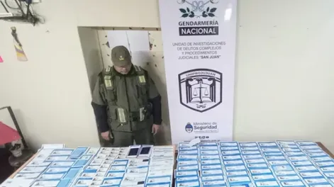 Durante el allanamiento se secuestraron decenas de DNI.