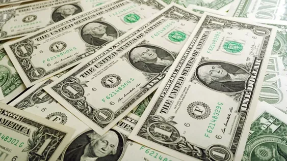 El dólar cerró casi estable a $38,14 debido a la contención del Banco Central