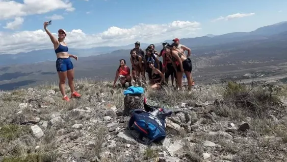 Cada vez más personas eligen practicar trekking en Sarmiento.
