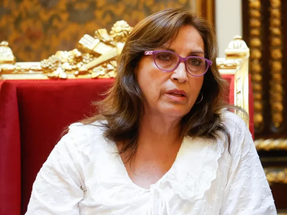 La Presidenta de Perú descarta renunciar y exige al Congreso adelantar las elecciones