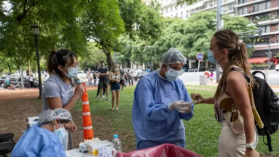 Otra ‘explosión’ de contagios en el país: se reportaron 134.439 nuevos casos en 24 hs