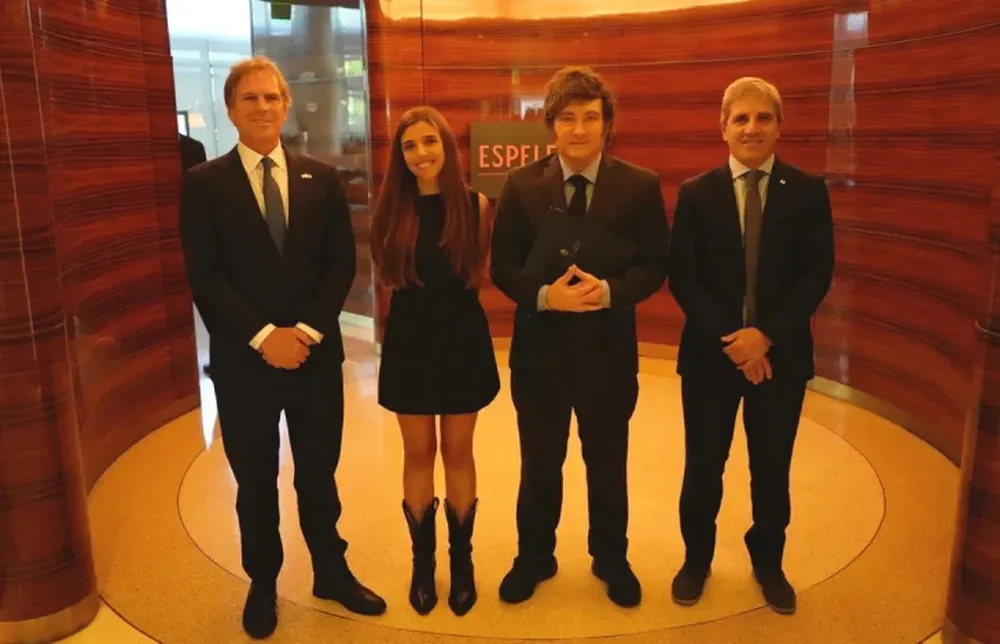 JUNTO A NOEL DE  CASTRO. Ingeniera y aspirante a convertirse en astronauta.