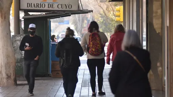 En los primeros días de agosto volvió a subir el promedio de edad de los fallecidos por Covid