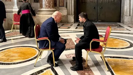 Donald Trump y Volodimir Zelensky se reunieron antes del funeral del papa Francisco (Ukrainian Presidential Press Service/Handout via REUTERS).