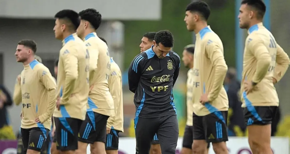 EL TÉCNICO y sus muchachos comenzaron a planificar el partido ante Uruguay, del viernes en Montevideo. Después, el martes, será el turno de Brasil
