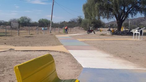 El municipio de Valle Fértil comenzó con un plan de refacción integral de plazas y paseos.