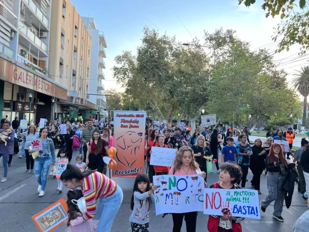 En el “Día del Animal”, proteccionistas sanjuaninos marcharon contra el maltrato animal