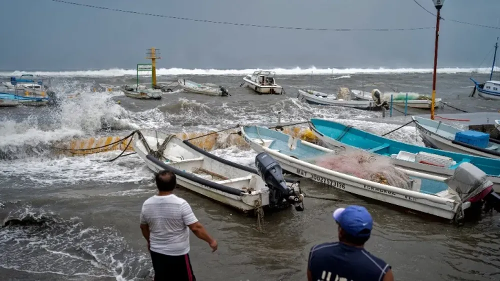 Confirman al menos 11 muertes en México tras el paso del huracán Grace