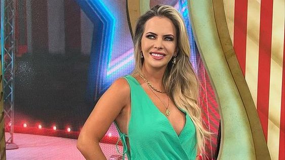 Ale Maglietti y una sorpresa desde la cama