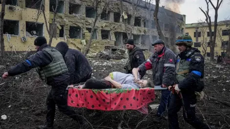 Murieron la mujer embarazada y su bebé, símbolos del ataque ruso contra la maternidad en Mariupol