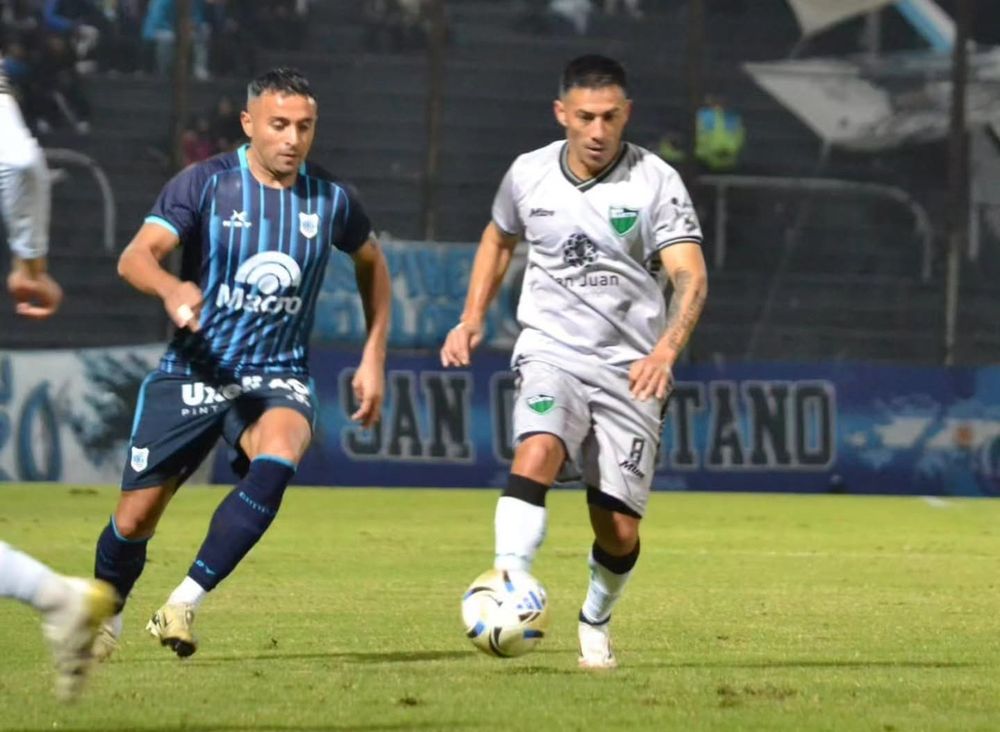 Titular. Guillermo Acosta se terminó de afianzar con toda su experiencia en el mediocampo de San Martín.