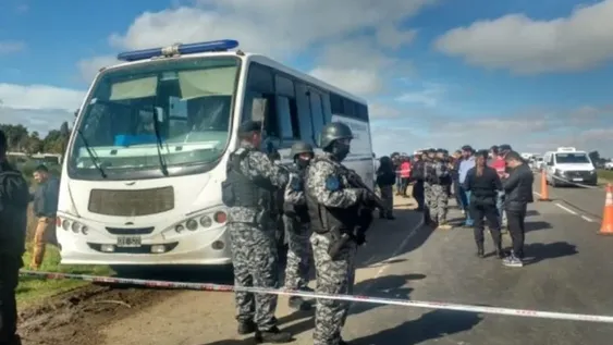 Santa Fe: nueve presos se fugaron tras una emboscada al móvil que los llevaba