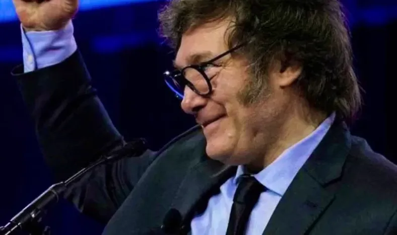 Javier Milei confirmó que en 2025 buscará avanzar con una reforma laboral, previsional y más privatizaciones