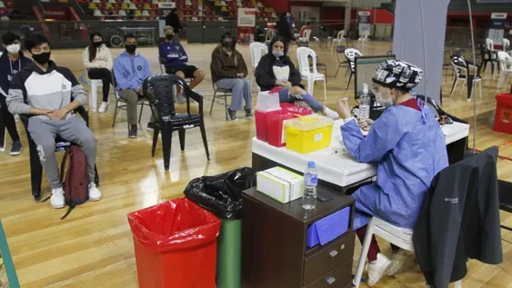 Dónde y a qué hora vacunarán contra el coronavirus a los sanjuaninos este fin de semana