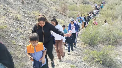 Diario de Cuyo | Alumnos del ENI 48 ‘Portal de Pie de Palo’ hicieron Ecosenderismo en San Martín.