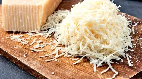 ANMAT prohibió un queso rallado por ser ilegal y peligroso para la salud