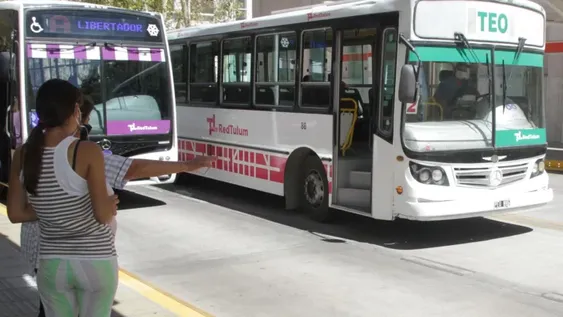 Va muy lenta la instalación de equipos de aire acondicionado en los colectivos