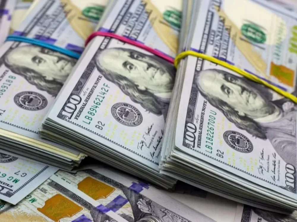 El dólar blue trepó cuatro pesos y se negoció en $383 por unidad