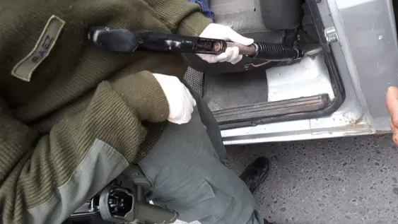 Lo detuvieron cuando viajaba en su camioneta con marihuana y una escopeta recortada