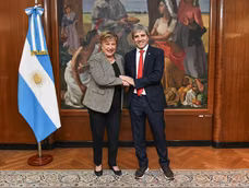luis caputo viaja a tailandia para negociar con el fmi y destrabar us$ 860 millones