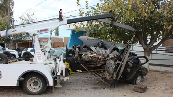 Una mujer falleció luego de que el conductor del auto en el que viajaba perdiera el control