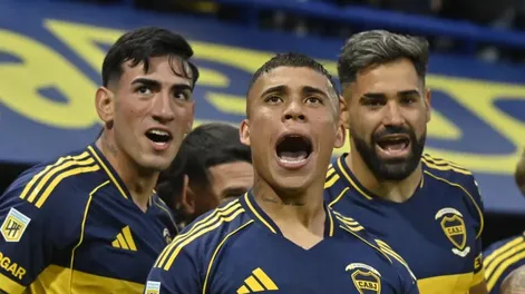 Goleador. Ayrton Costa no perdonó en un rebote y marcó el gol de la clasificación para Boca ante Argentinos.